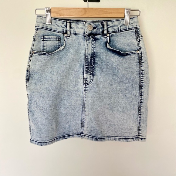 Zara High Rise Acid Wash Mini Skirt - Picture 2 of 6